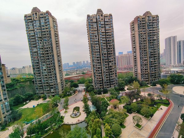 重庆渝北照母山恒大世纪城小区停车暂时没收费,目前空着看房有钥匙,99