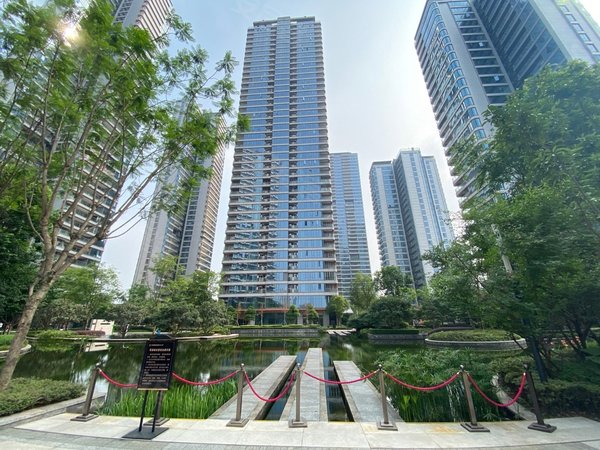 重庆江北寸滩中国铁建西派城1期江北嘴 海尔路轻轨4号线对面 西派城带