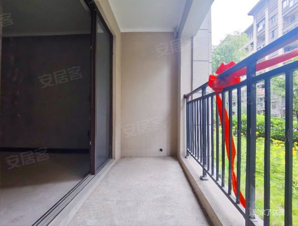 中骏雍景湾4室2厅2卫115.6㎡南北80万