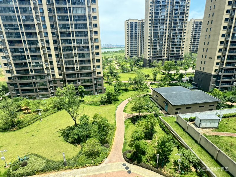 凤凰城二期新小区精装四室 精装修 带车位 老证 随时看房,东风凤凰城