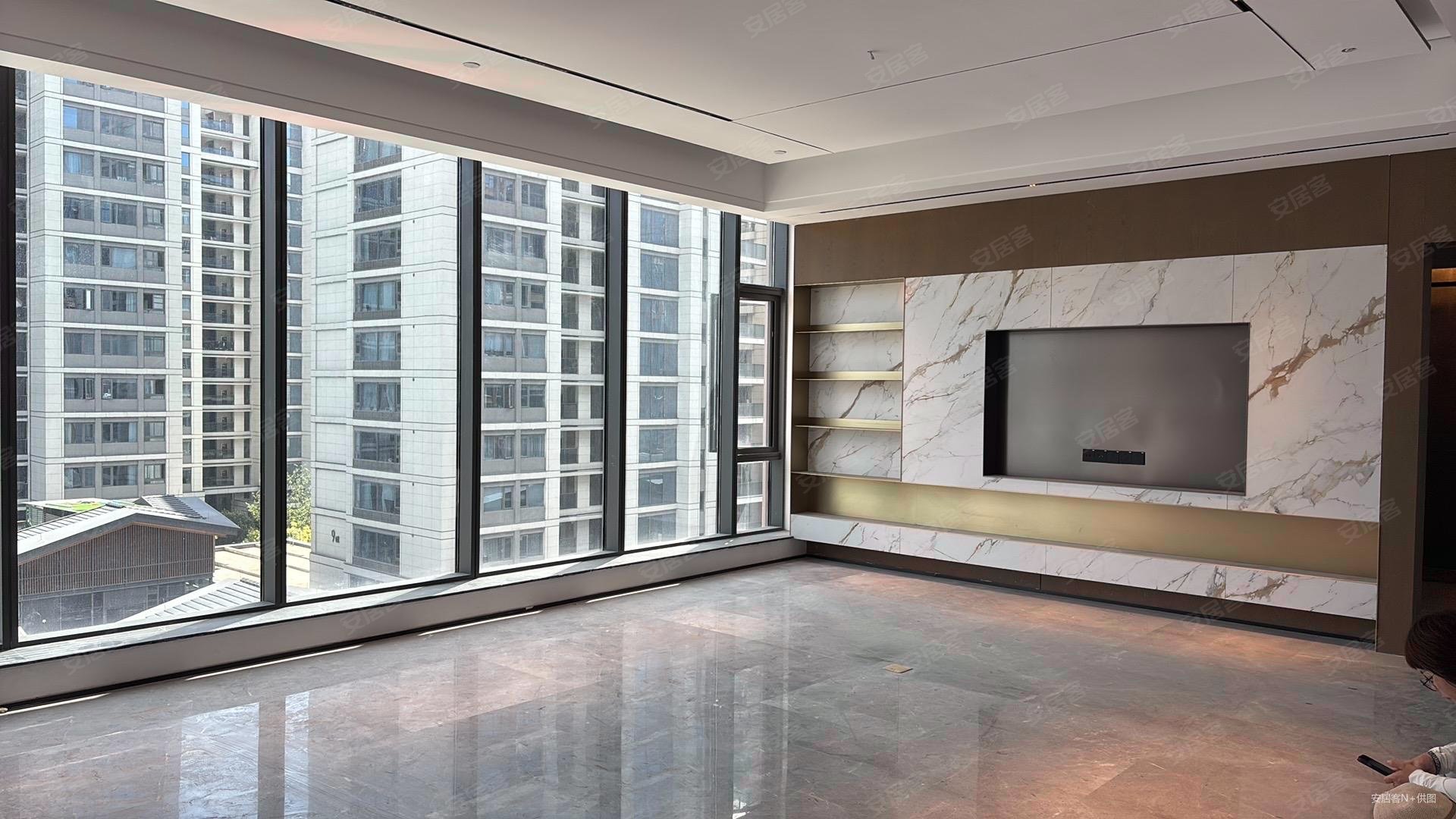 揽月臻翠府(商住楼)5室2厅4卫311.64㎡南590万