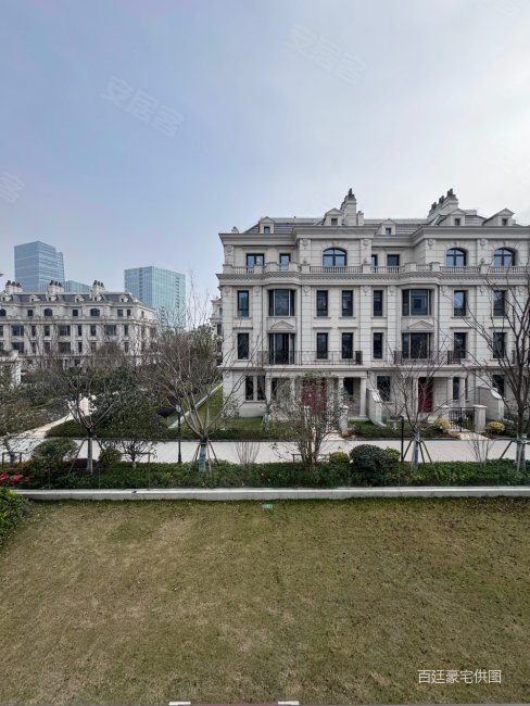 云锦东方三期丨临河别墅丨地面四层地下一层丨带300平私家花园