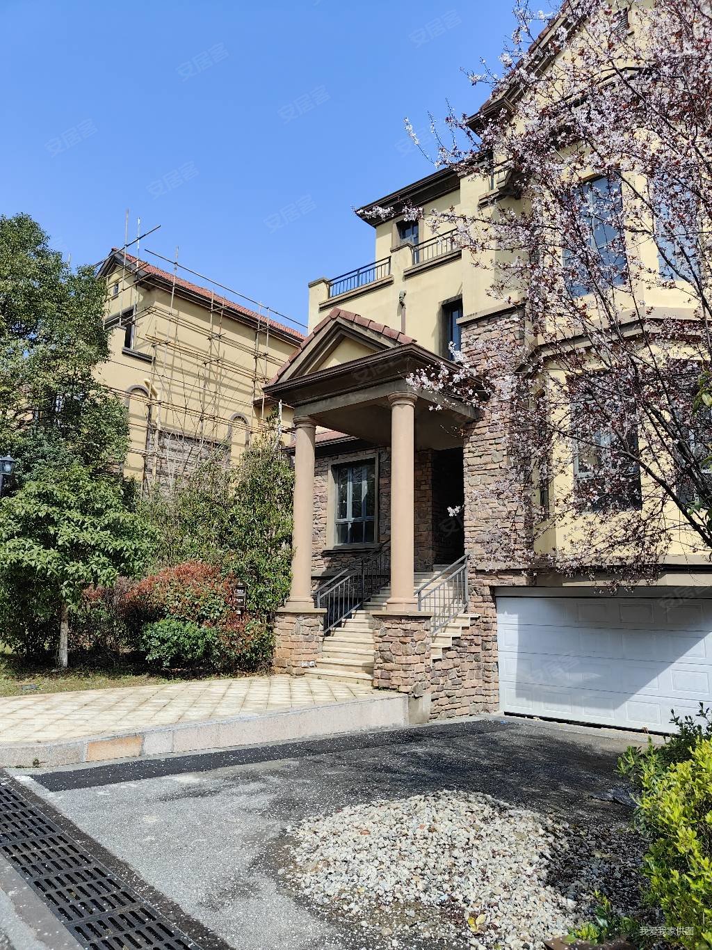 住在景区里面的别墅湾里长春湖端户别墅大院子使用面积大