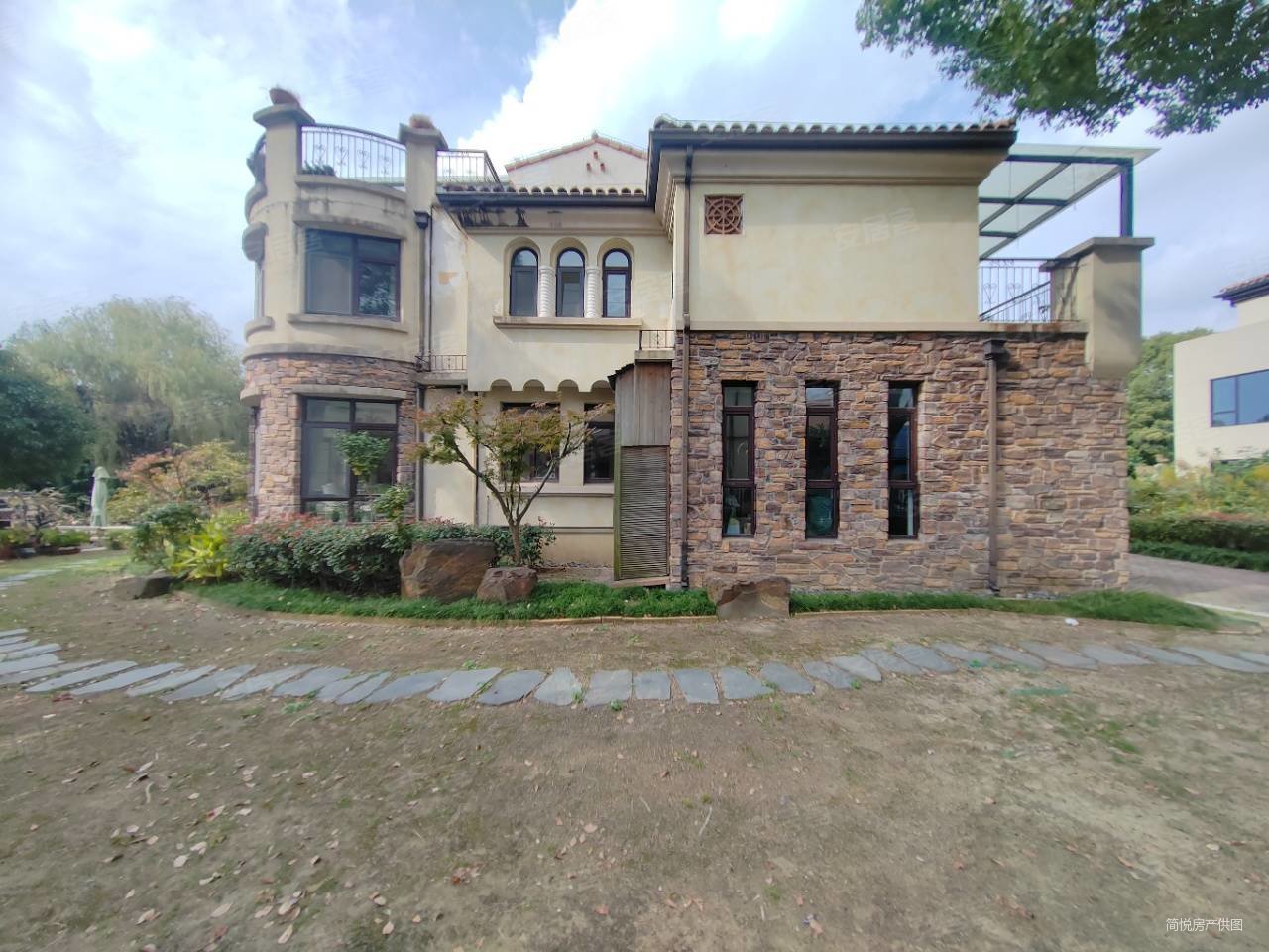 新上中大易墅岛上独栋占地1000平双面临大河