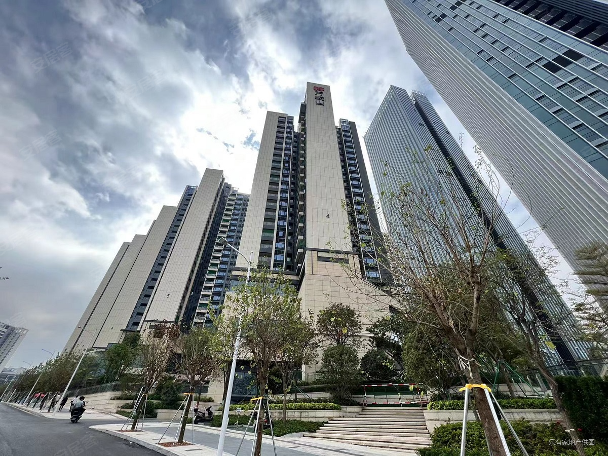 满五住房88平电梯房精装修4室2厅楼层好视野