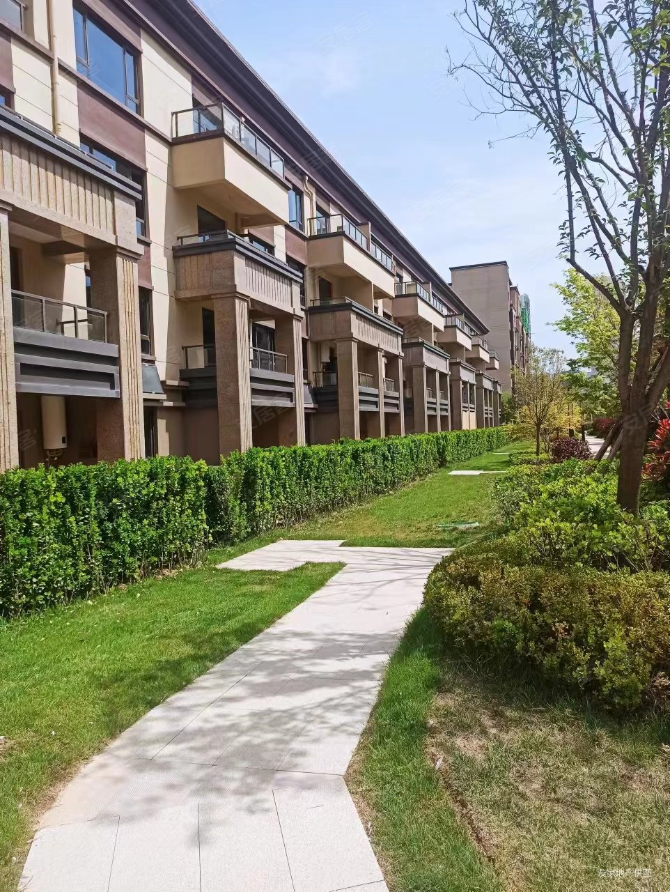 双车位,双花园,中建70年叠拼别墅毛坯直接装修入住,浐河边,中建锦绣