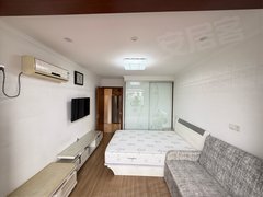 上海徐汇长桥长桥二村精装修两房，可随时看房，采光好楼层佳，近15号地铁。出租房源真实图片