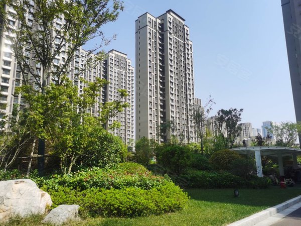 青岛黄岛隐珠中建锦绣城八期雅园近地铁,大型商超!