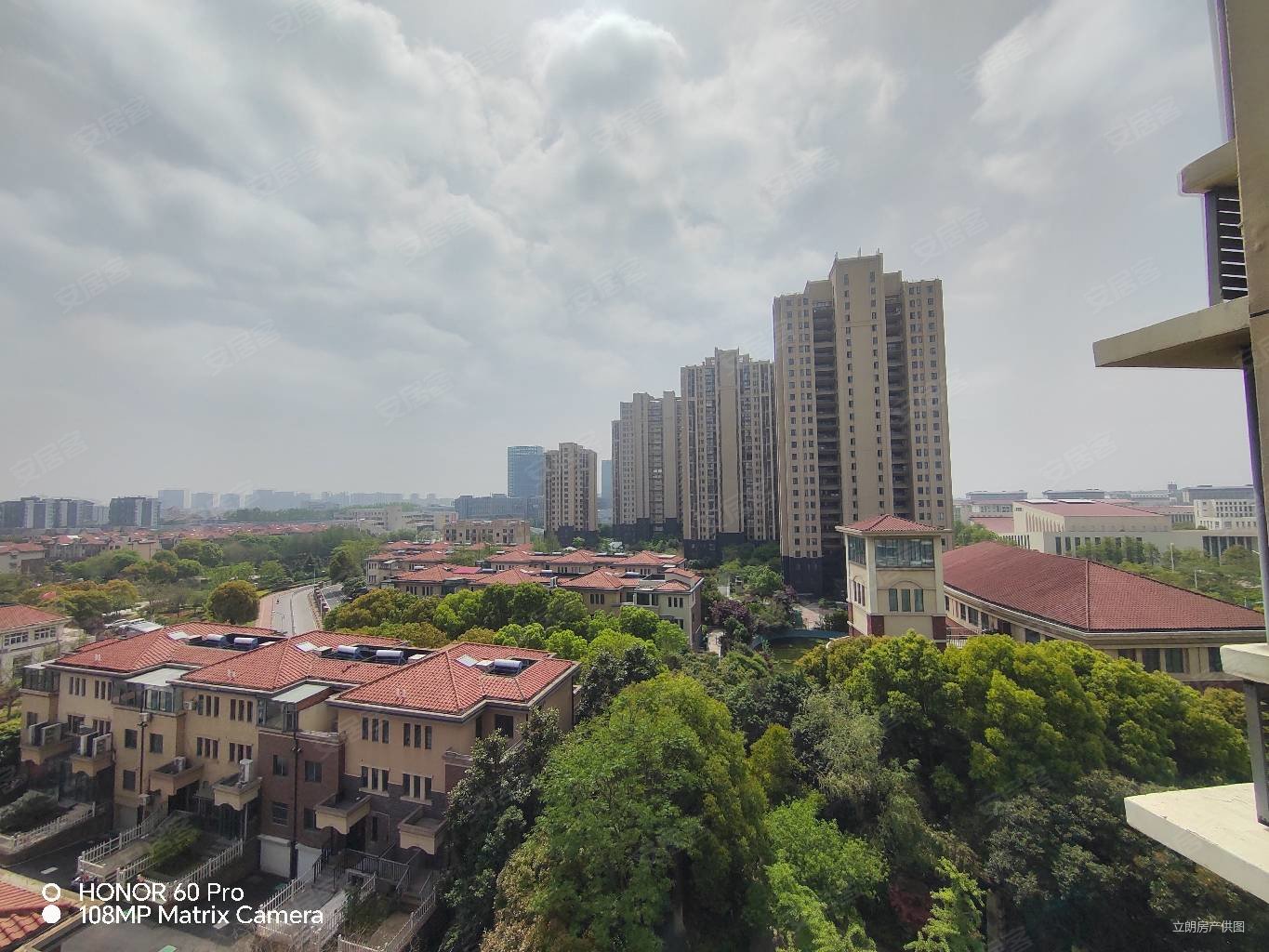 万裕龙庭水岸别墅