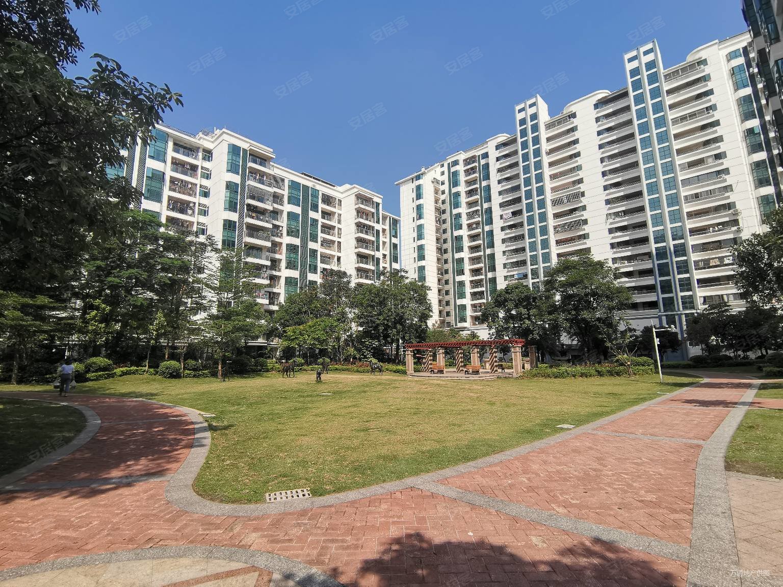 世纪绿洲一期两房急售看花园笋盘只要一百二十五万随时看房