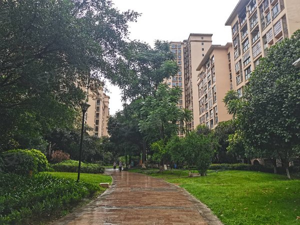 重庆荣昌荣昌城区宏博澎湖湾濑溪河旁边,温馨小户型,家具家电齐全,领