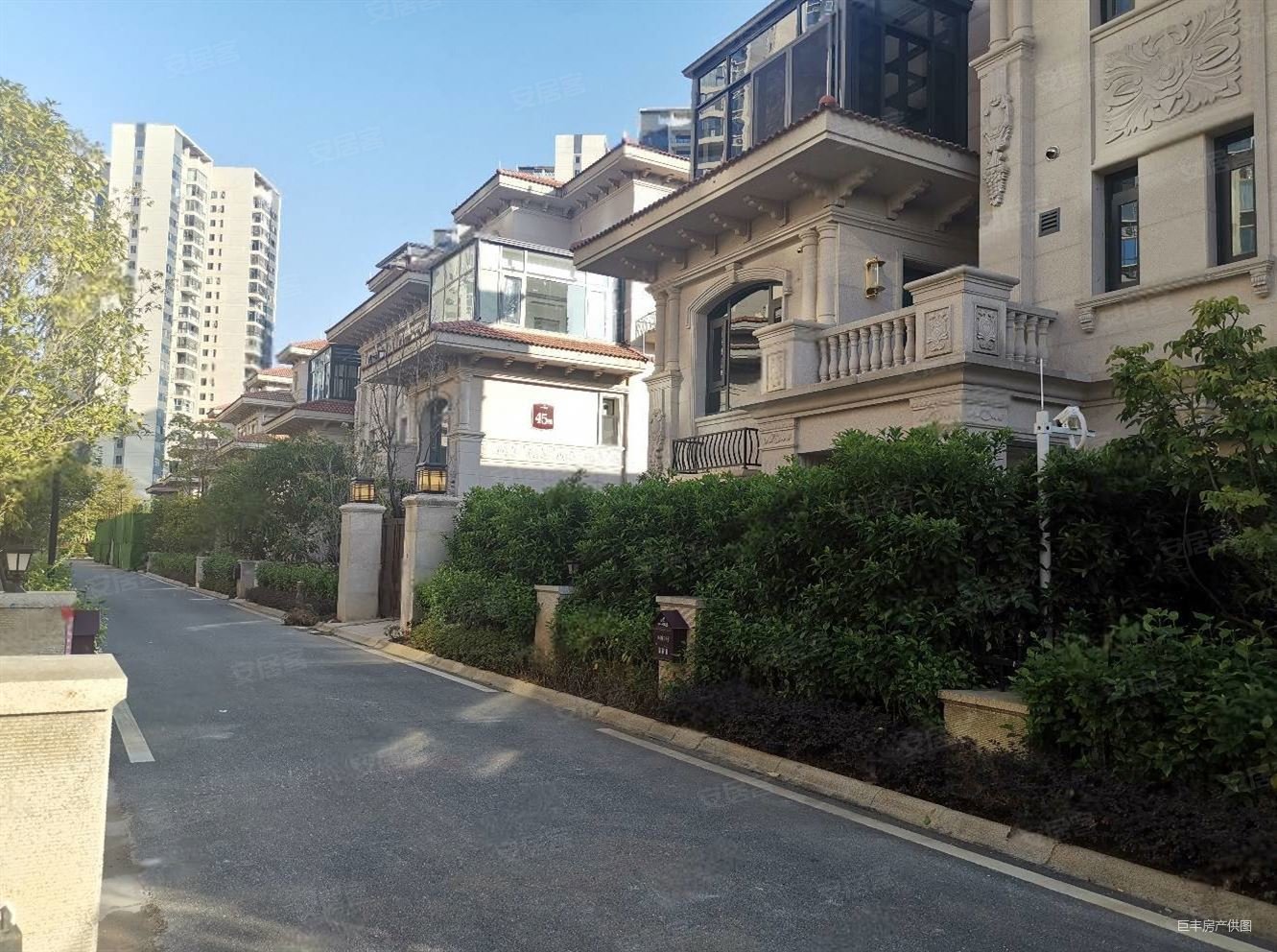 十里江湾二期东边套别墅急售900平使用面积送5个大车位