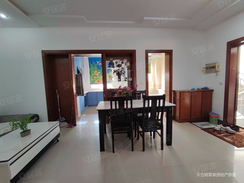 便宜出售金建小区精装好房有阳台商圈成熟有大车库