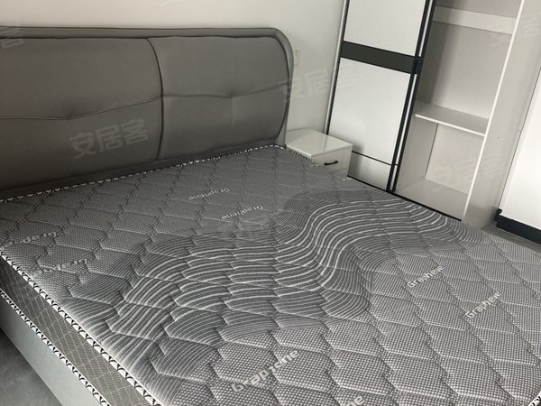 绍兴诸暨诸暨市区红泰小区急租宝龙1室精装,红泰开元银泰华城,宝龙广场附近停车很方便出租房源真实图片