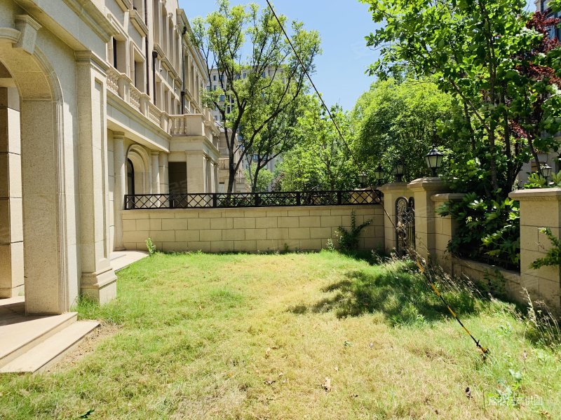 鸿园联排别墅边户带350平花园降价300万用钱急售