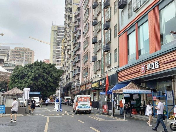 深圳龙华梅林关口横岭一区白石龙地铁站,近民治天虹,全新装修公寓