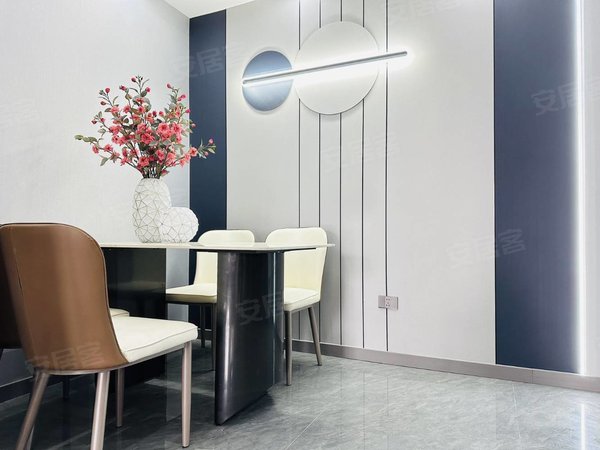 重庆永川兴龙湖永川协信中心兴龙湖旁!协信中心,全新装修,拎包入住!