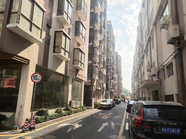 深圳龙华观澜南兴汇观澜  大水坑一村精装三房出租拎包入住!