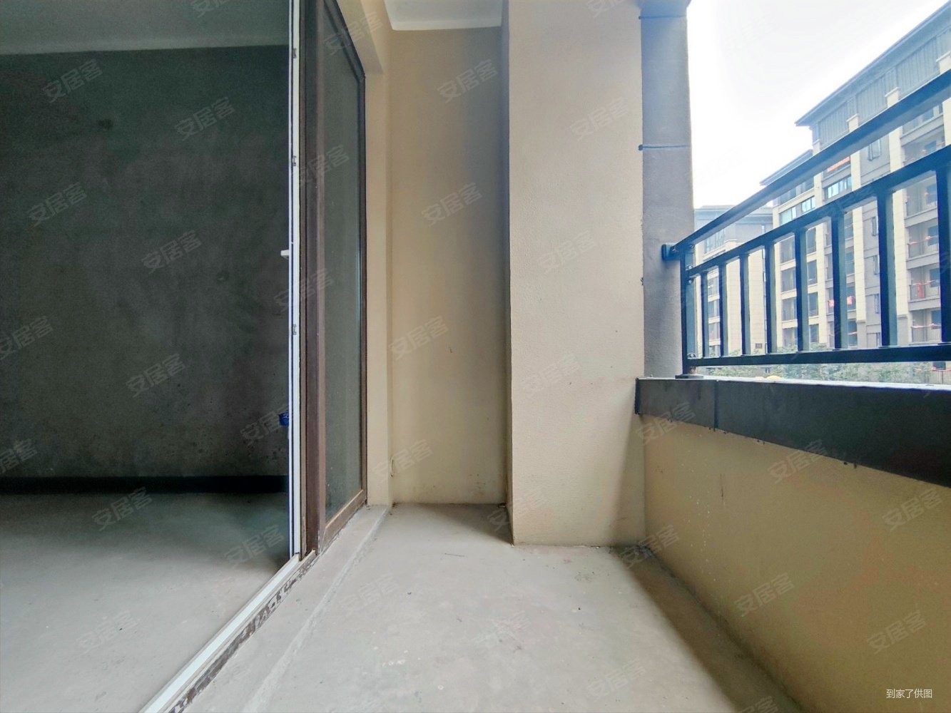 中骏雍景湾3室2厅2卫96.98㎡东南42万