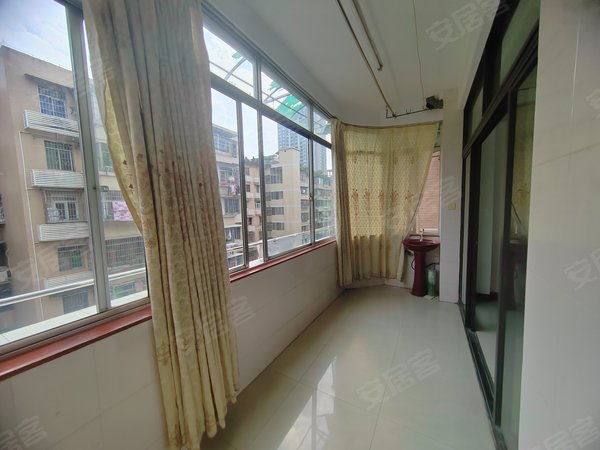 广州黄埔大沙地怡园小区(黄埔)怡园小区 电梯两房 房子干净整洁 通风