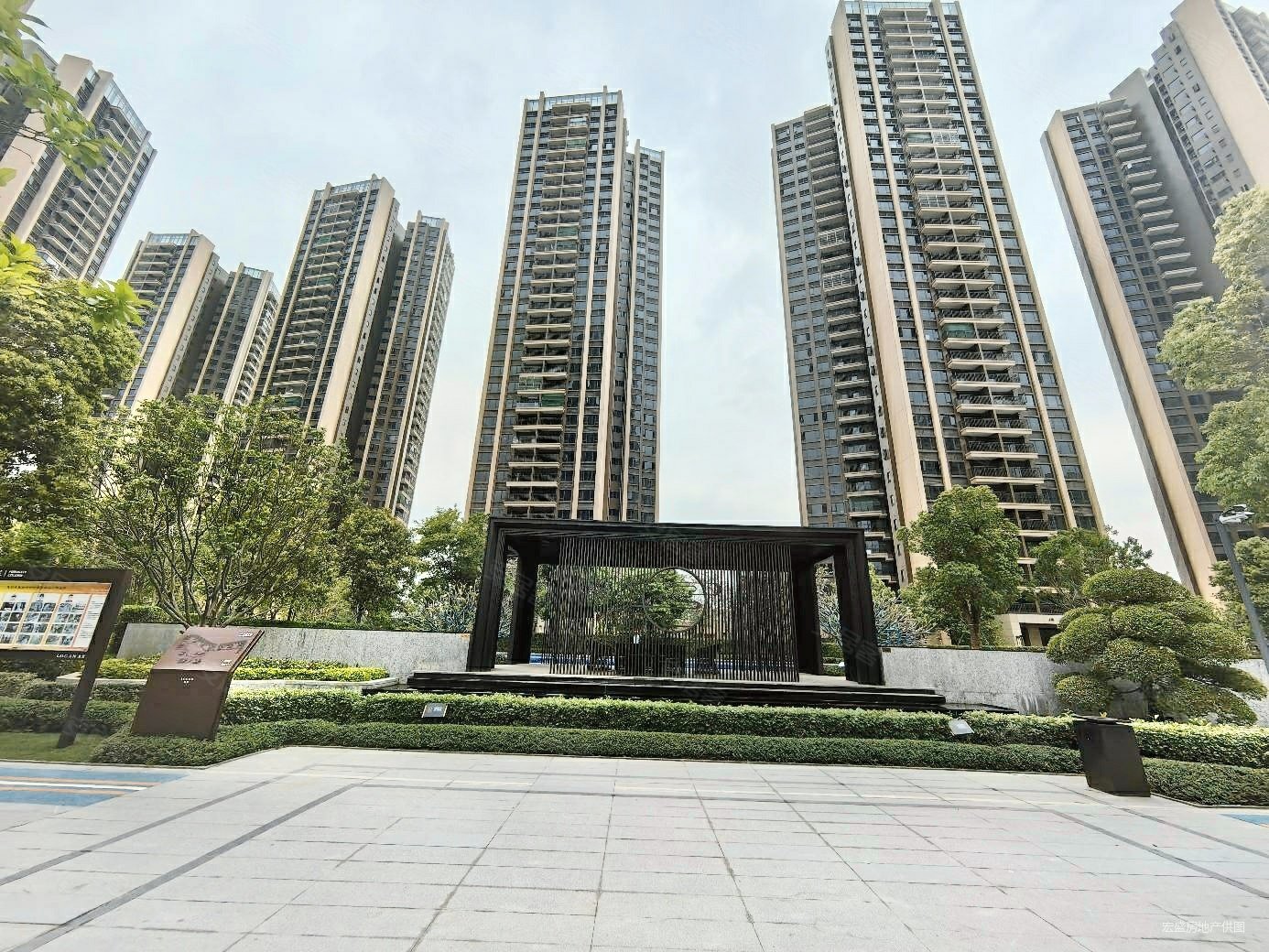 龙光玖云台3室2厅2卫88.29㎡南64万