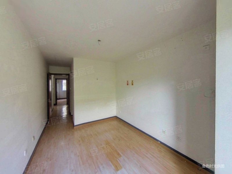 锦绣园小区(顺义) 集中供暖 小区新 装修好 有电梯