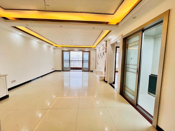 深圳龙华大浪鸿盛御景鸿盛御景花园小区 电梯高层 三房两厅 采光无