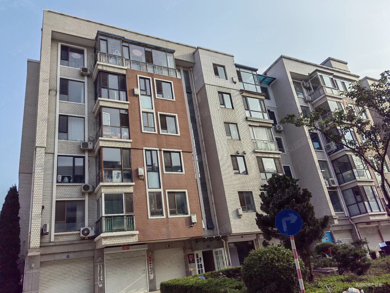 海军广场宏都嘉园四室二厅三卫二楼精装修