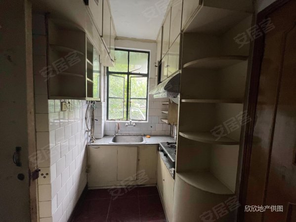 闸北公园门口 楼层 南北通边套全明 出入方便 钥匙房,洛川东路300-480