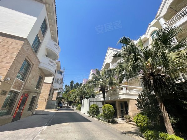 泉州丰泽丰泽街千亿山庄(别墅)实拍千亿山庄联排别墅 居家必备好停车