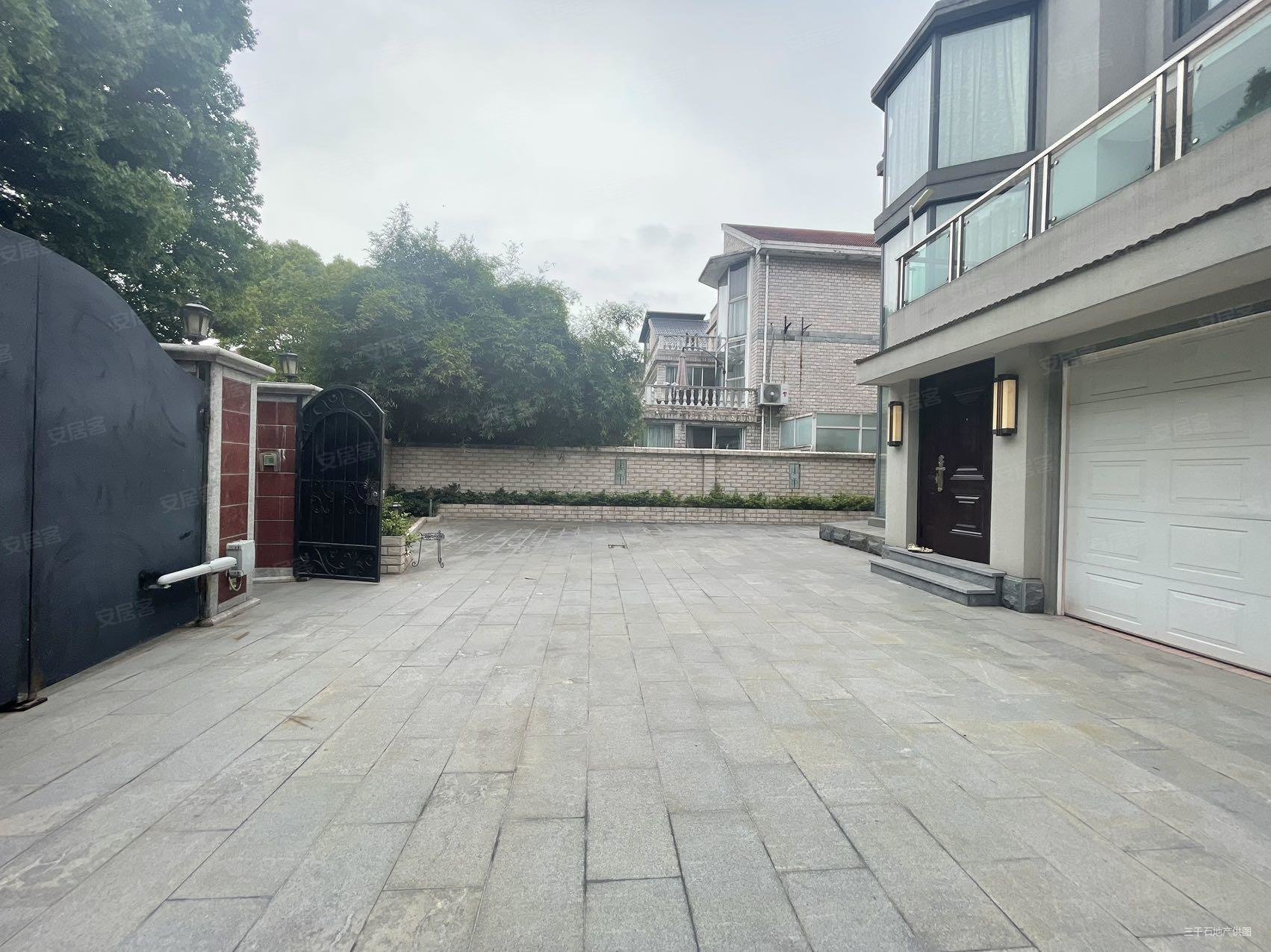 康虹花园(别墅)7室3厅5卫333㎡南北2300万