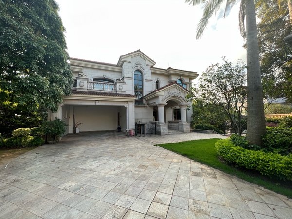 广州花都山前大道碧桂园棕榈岛融创万达旁!