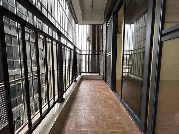 深圳宝安石岩春晖苑(宝安)石岩与龙华交界处,德政路(春晖苑)电梯精装