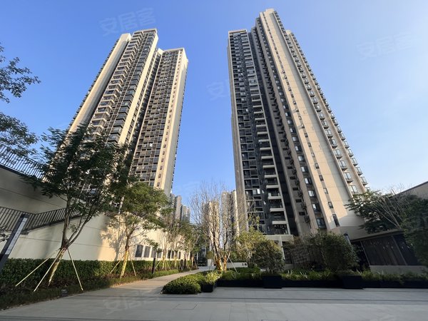 深圳坪山坪山万樾府14号线锦龙地铁口三房 朝南高层  创新广场旁 近