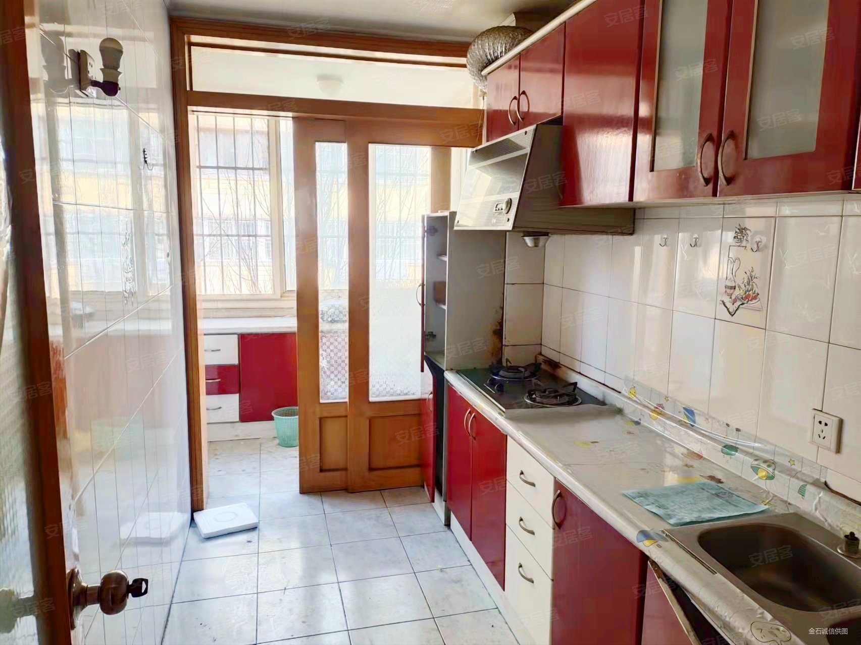 百通花园 2楼大套三 满五   紧靠公交地铁口