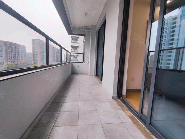 杭州余杭瓶窑溪上俪庭瓶窑一中对面 精装三室电梯房随时可看出租房源