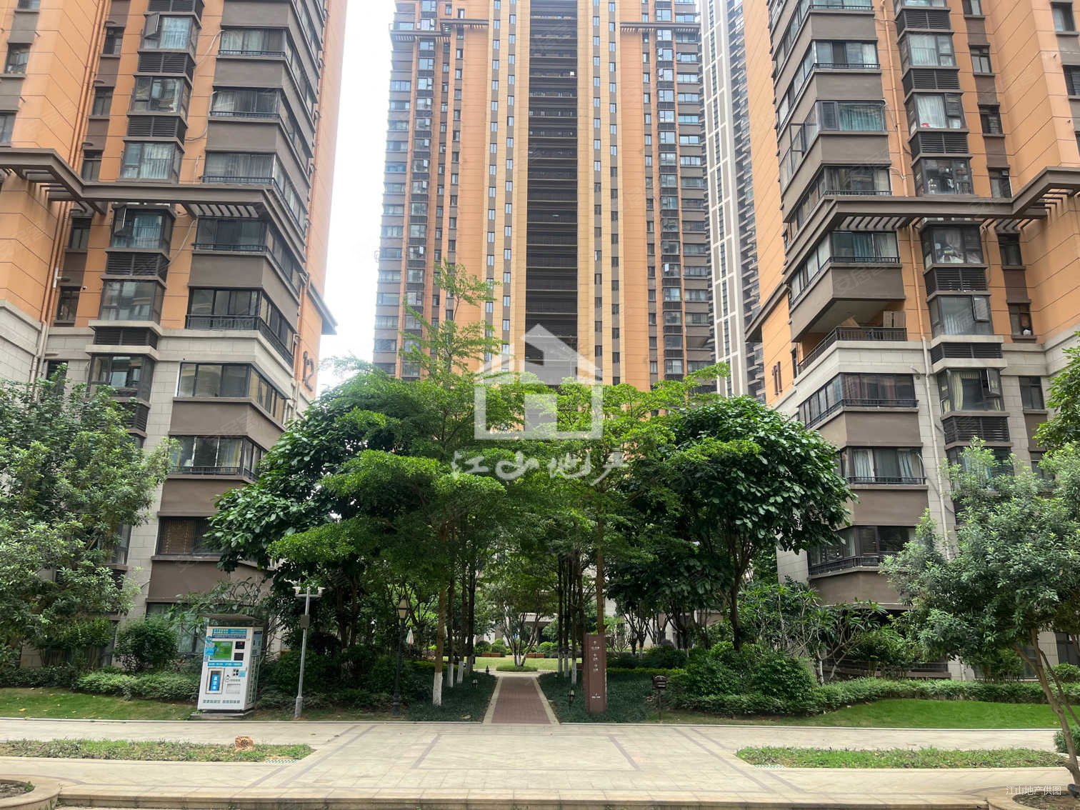 联发君澜(一期)4室2厅2卫135.74㎡南北160万