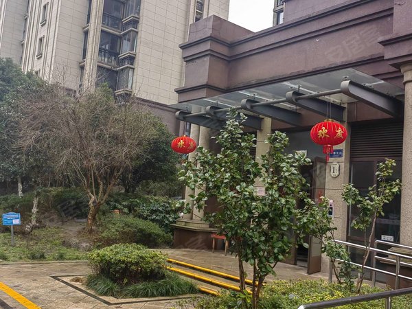 昆山花桥花桥新城富隆花园居住区房源采光好,南北通透,业主诚意出出租