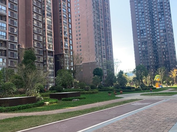 贵阳清镇城区广大上城bc组团广大城 精装修3房 全新 出租 2000包物业