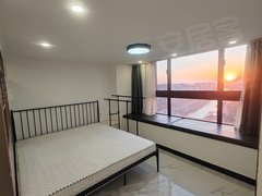 川沙地铁口绿地白领公寓 年底便宜租，独门独户精装一室一厅