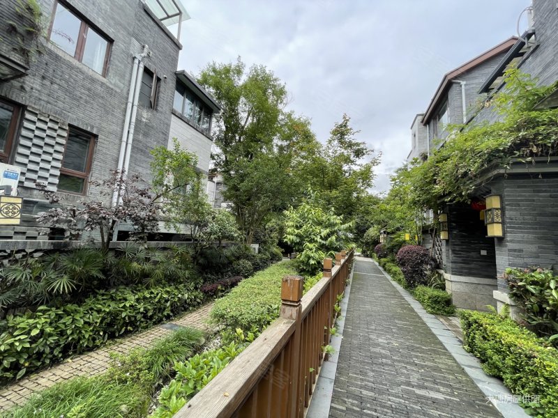 成都房产网>成都二手房>都江堰二手房>青城山二手房>青城鉴山一期>800