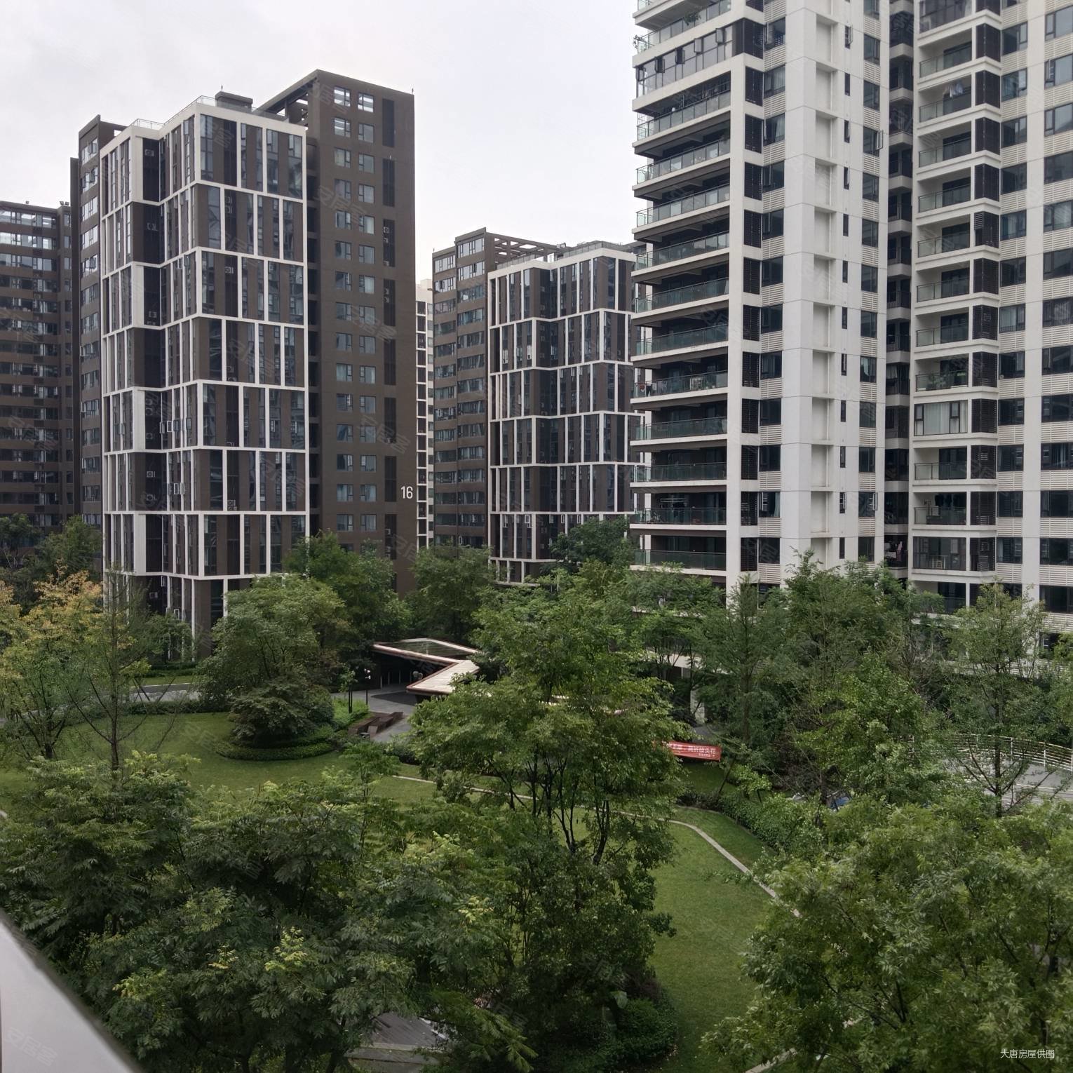 花样年智荟城3室2厅2卫107.39㎡南北75万