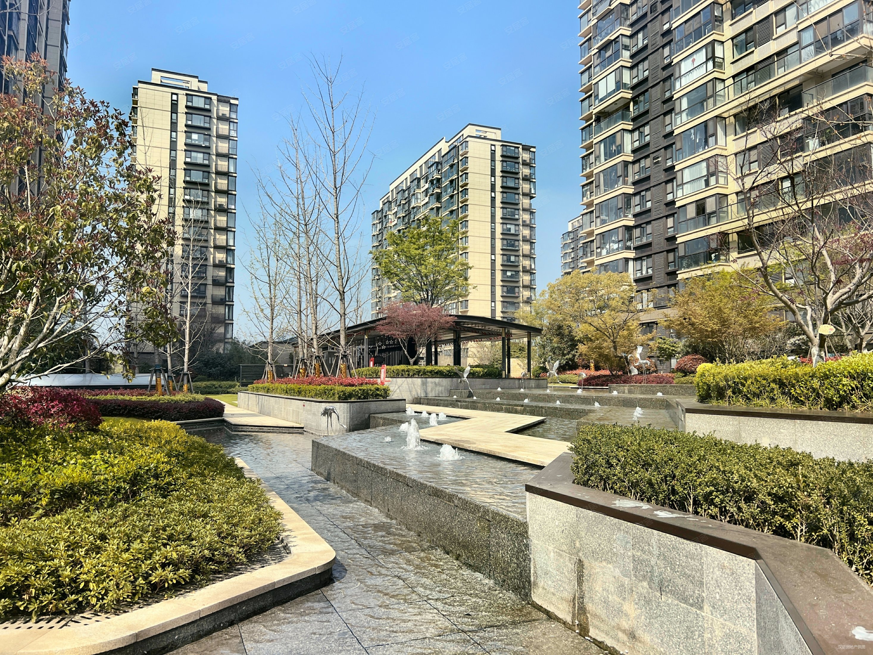 白马生活广场旁银城悦见山龙华路地铁口500米