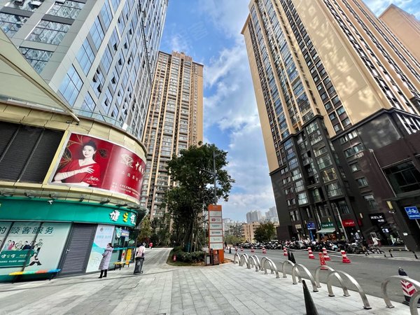 昆明五华龙泉路万彩城(商住楼)无中介(个人)万彩城小菜园地铁 同德