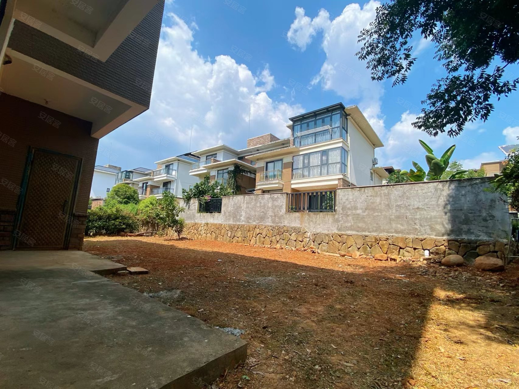 珑山林(别墅)7室5厅4卫435㎡南北379万