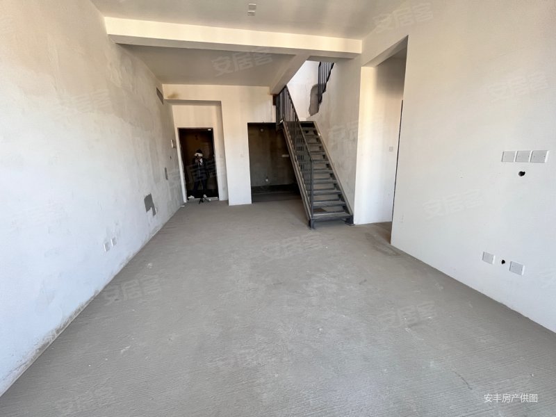 128万买带露台使用面积160平套四双卫跃层,邦泰花熙府二手房,128万,4