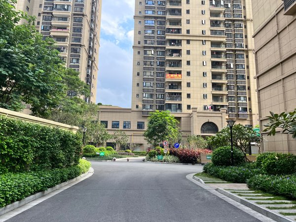 南宁西乡塘北湖鑫邦华府北湖商业中心鑫邦华府 地铁口三房南北通透 精