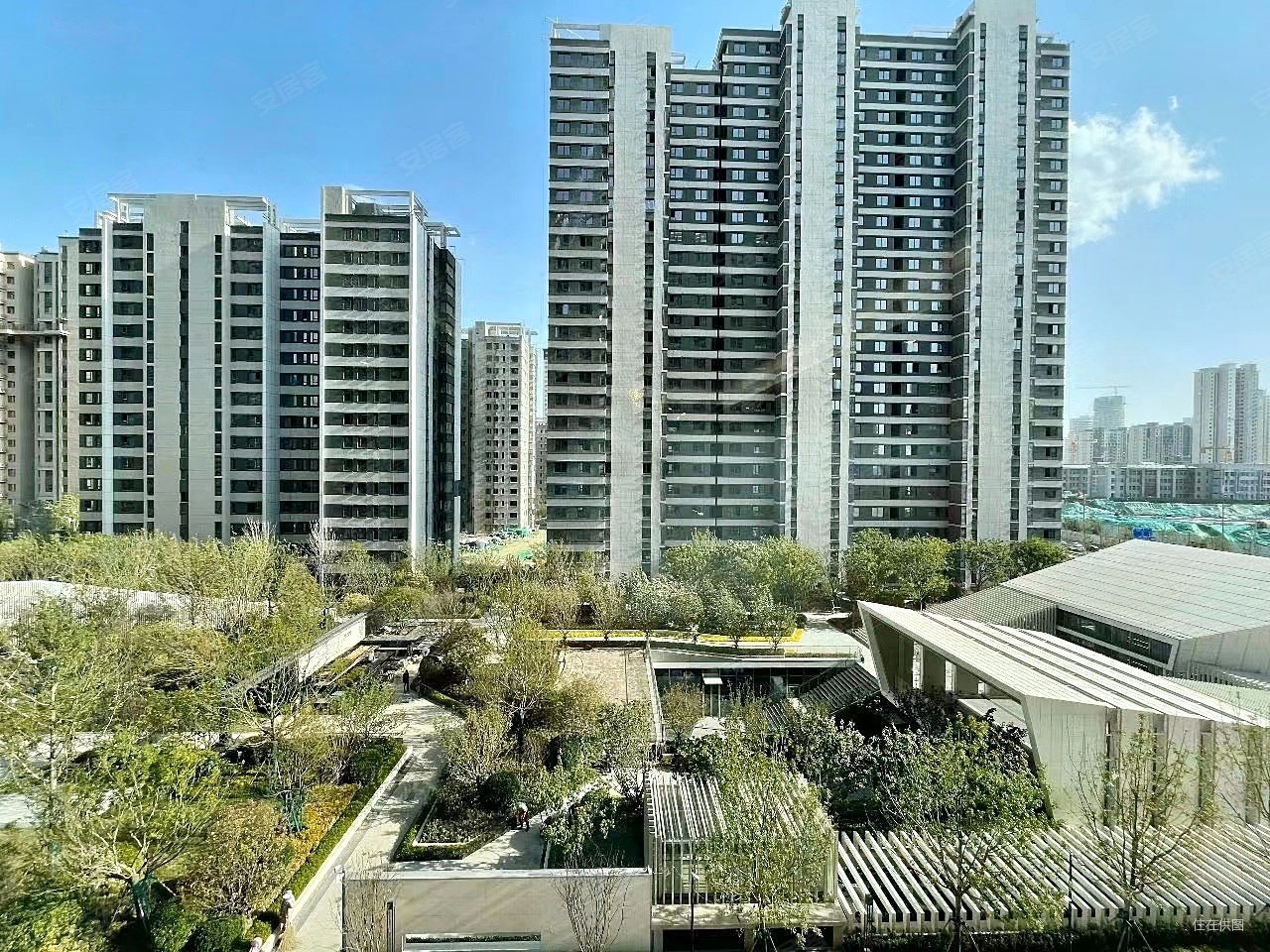 奥体铂悦府3室2厅2卫160.39㎡南340万