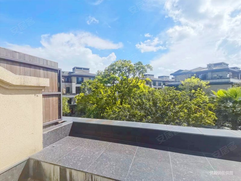 华夏天璟湾 双排别墅 带200平米大花园 房东诚心出售!