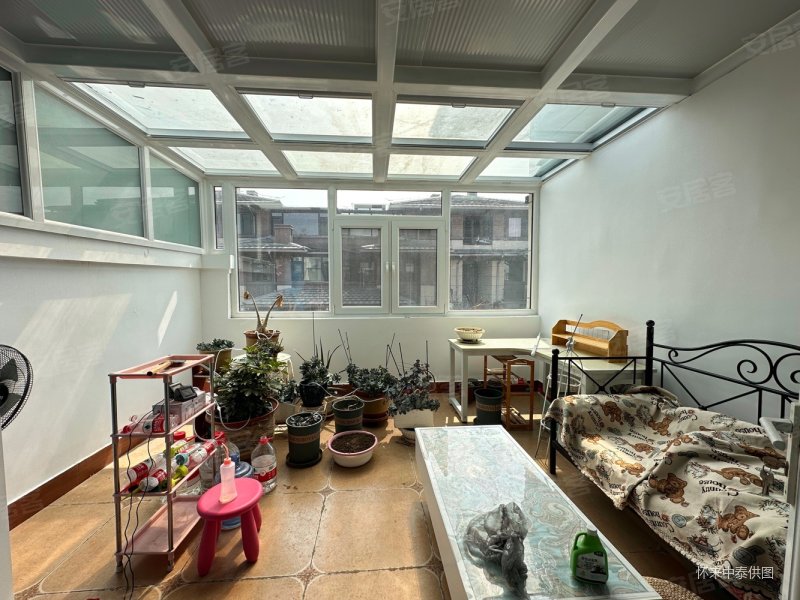 八达岭孔雀城 精装小别墅 有车位 地下室阳台 花房